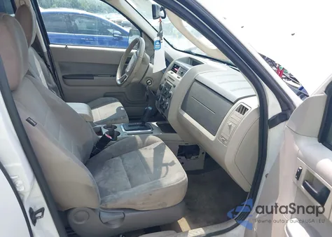 2011 Ford Escape Xlt z USA, uszkodzony, nr VIN 1FMCU9D7XBKB34112